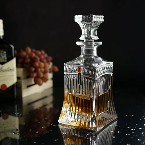 Графин  0,5 л штоф с крышкой Graph h24 см 10*10 см стекло P.L. - BarWare [1]