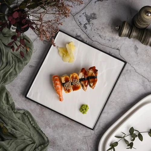Блюдо квадратное 21,5*21,5 см h1,5 см Relief белое с черным бортом фарфор P.L. Proff Cuisine [6]
