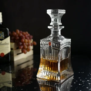 Графин  0,5 л штоф с крышкой Graph h24 см 10*10 см стекло P.L. - BarWare [1]