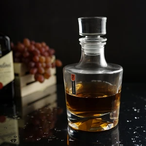 Графин  0,75 л штоф с крышкой Iceberg h21,5 см d 10,5 см стекло P.L. - BarWare [1]